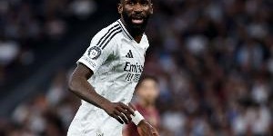 记者：吕迪格左膝外侧半月板部分撕裂，将缺席约一个半月至两个月