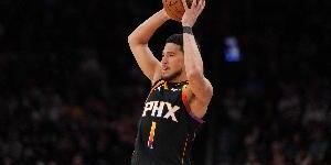 F1直播-场上梦游！布克半场5中0未得分仅送3助攻 3失误&amp;amp;正负值-14