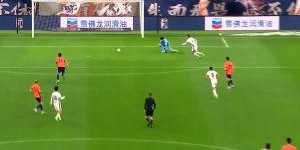 注册入口-超巨失误！牟鹏飞接球滑倒送礼，德尔加多打进处子球 蓉城1-0海牛