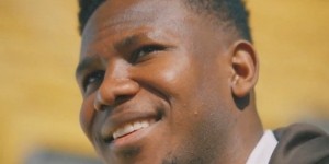 注册入口-官方：狼队23岁中卫莫斯奎拉续约至2030年，去年9月受伤缺席至今