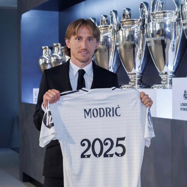1721258832247078515.jpg modric-renovou-com-o-real-por-mais-uma-temporada-1721229904129_v2_1x1.jpg